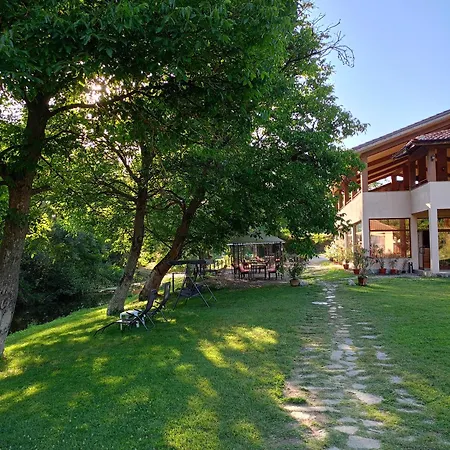 منتزه العطل Perperеshka River Stremtsi