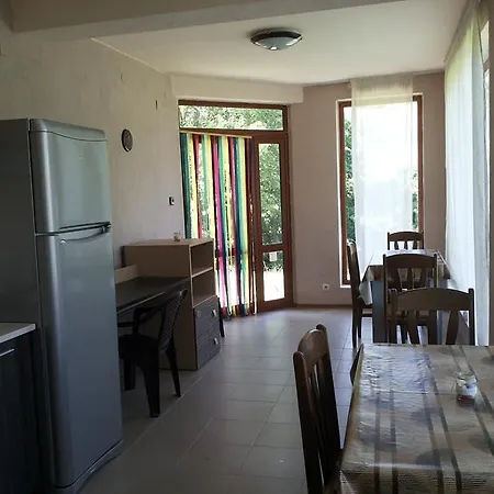 Perperеshka River منتزه العطل 2*